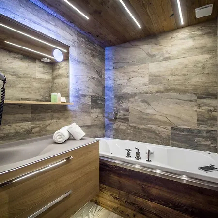 2 Chambres, Centre 1850, A 150m, Wifi - Fr-1-631-213